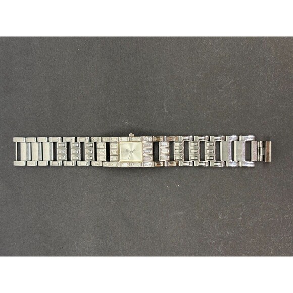 Guess G11648L Women Silver Tone Watch With Crystals Water Resistant